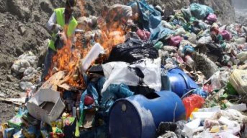 Y&uuml;ksekova'da Son Kullanma Tarihi Ge&ccedil;miş Olan 2 Ton Gıda İmha Edildi