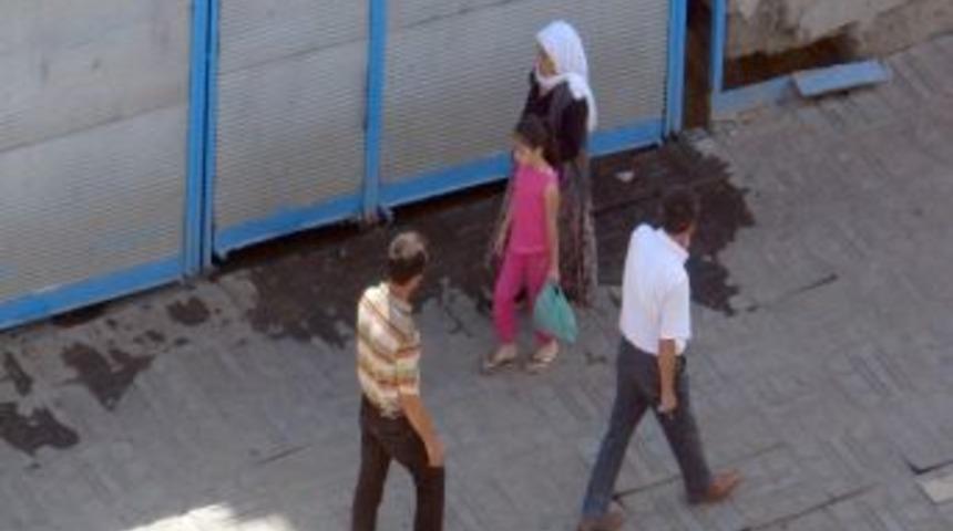 Y&uuml;ksekova'da Kepenkler Bug&uuml;n De A&ccedil;ılmadı