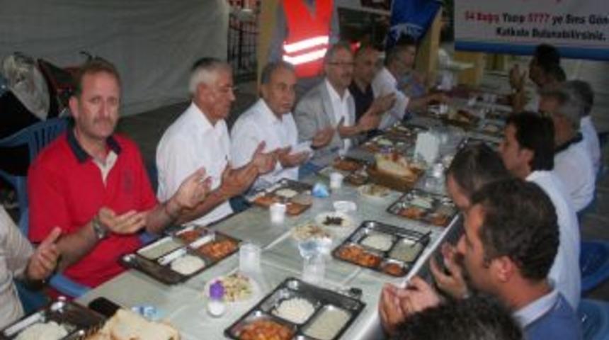 Vali, Kimse Yok Mu&rsquo;nun Iftarına Misafir Oldu