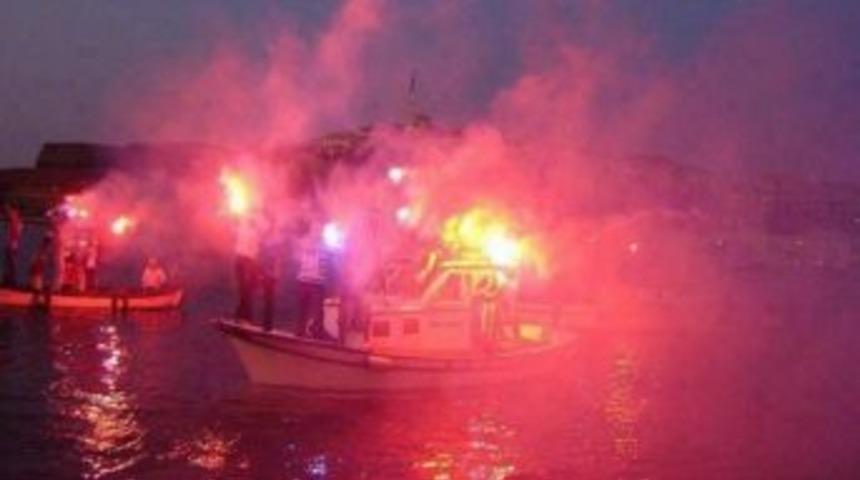 Trabzonspor Taraftarı 45. Kuruluş Yıld&ouml;n&uuml;m&uuml;nde Meşale Yakıp Hak Arayacak