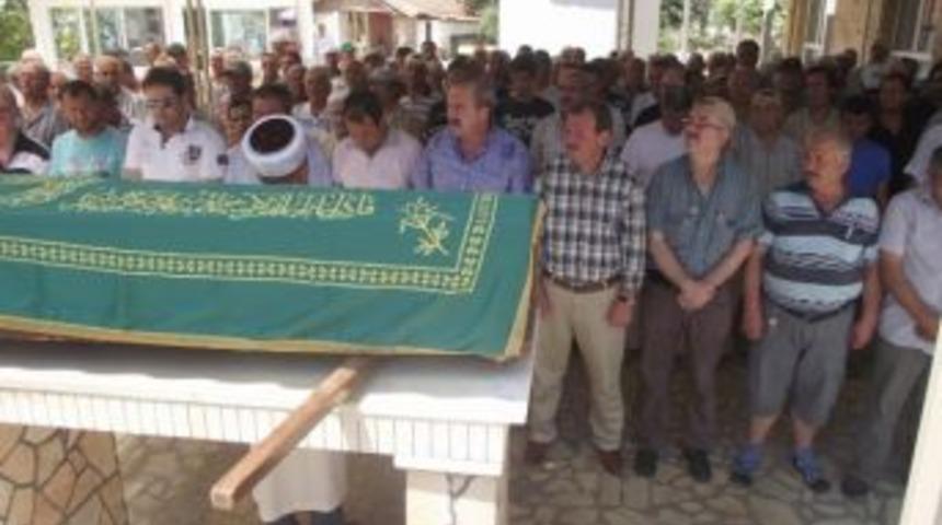 &Uuml;nl&uuml; T&uuml;rk&uuml;c&uuml; Ali &Ccedil;akar Babasını Kaybetti