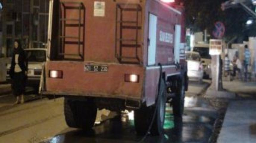 Silvan'da Cadde Ve Kaldırımlar Yıkandı