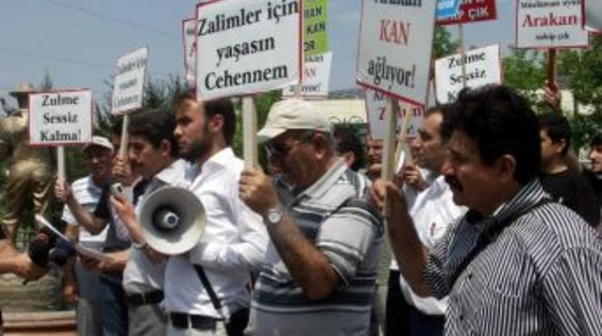 Arakan'da Katledilen M&uuml;sl&uuml;manlar İ&ccedil;in Eskişehir&rsquo;de Gıyabi Cenaze Namazı Kılındı