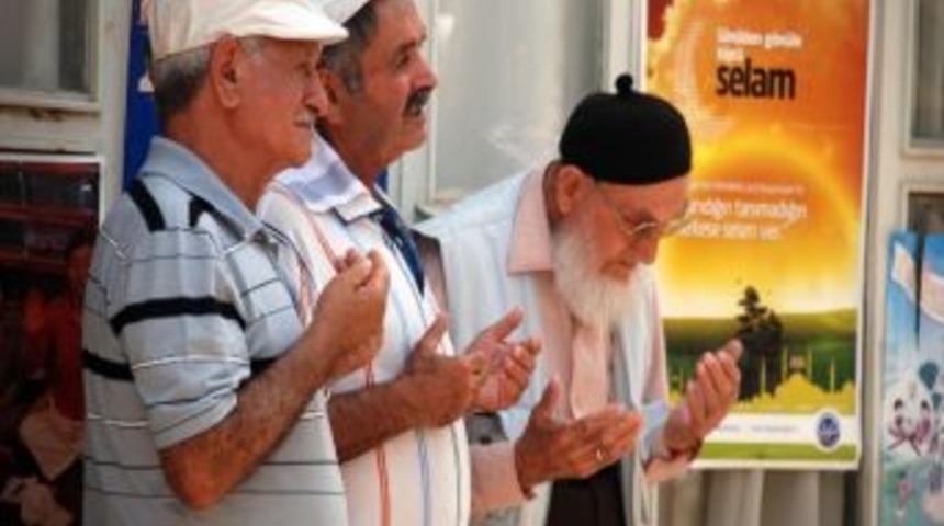 Yalovalılar Arakanlı M&uuml;sl&uuml;manlar İ&ccedil;in Dua Ettiler