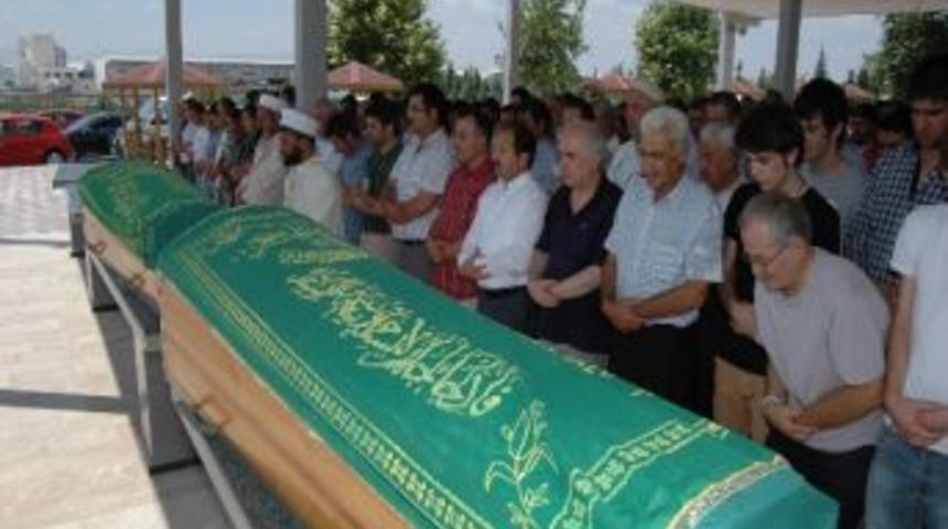 Gazeteci Kurhan’ın Babası Toprağa Verildi