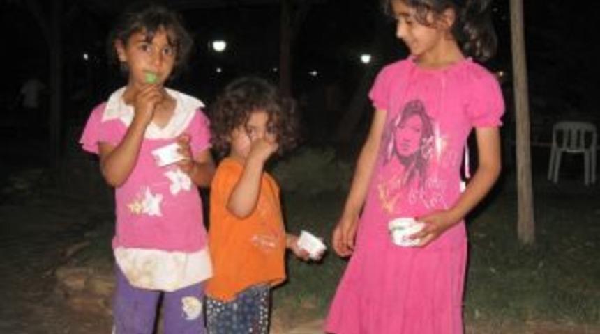 Başkan Özdemir Çocuklara Dondurma Ismarladı