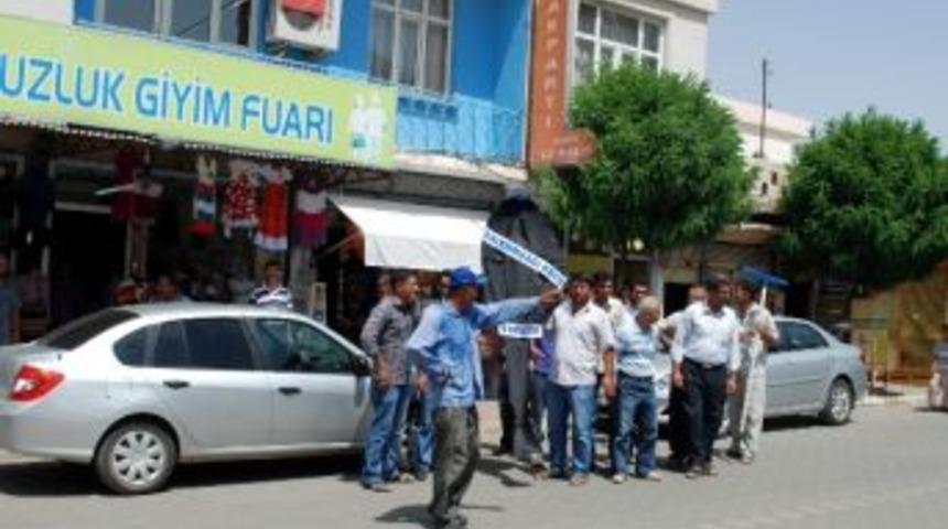 Kahta&rsquo;da K&ouml;yl&uuml;lerden Siyah &Ccedil;elenkli Su Protestosu
