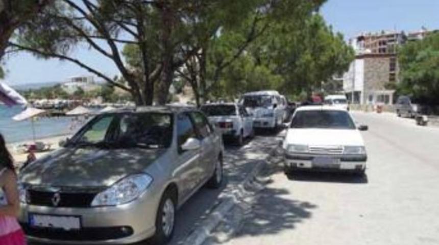 G&uuml;ll&uuml;k&rsquo;te ara&ccedil;lar sahili istila etti