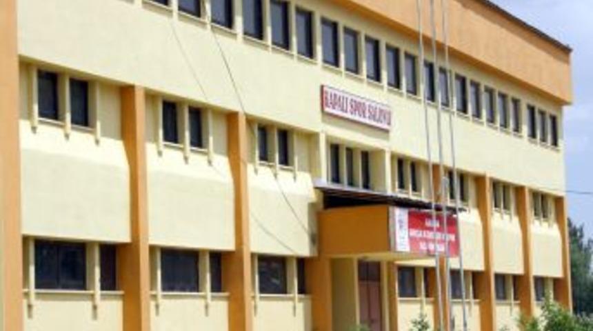 Elbistan'da &Ccedil;atısı Akan Spor Salonuna Ek &Ouml;denek &Ccedil;ıktı