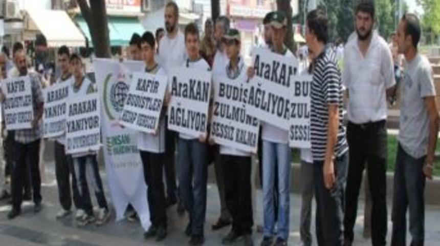 Sakarya&rsquo;da Cuma &Ccedil;ıkışı Arakan Protestosu