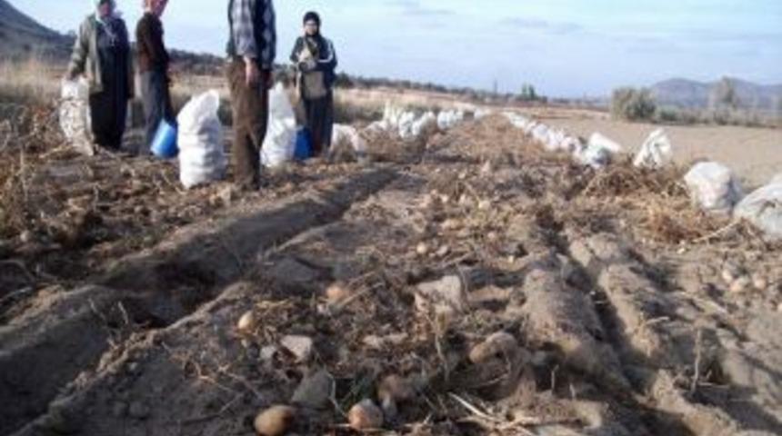 Dondan Zarar G&ouml;ren &Ccedil;ift&ccedil;ilere 1 Milyon 400 Bin Lira Yardım