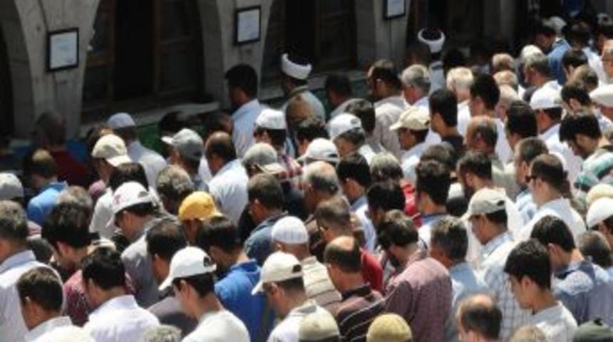 Arakan'da &Ouml;ld&uuml;r&uuml;len M&uuml;sl&uuml;manlar I&ccedil;in Gıyabi Cenaze Namazı