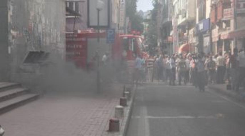 Anakent İş Merkezi&rsquo;nde Yangın Paniği