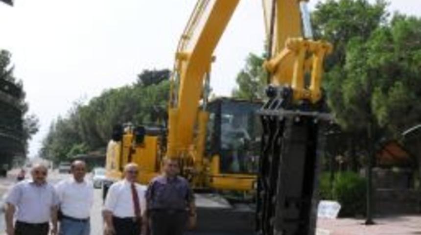 Tarsus Belediyesi Ara&ccedil; Filosuna 1 İş Makinası Daha Ekledi