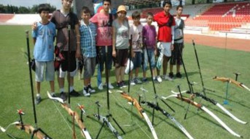 Balıkesirli Okçular Hedefi 12'den Vuruyor