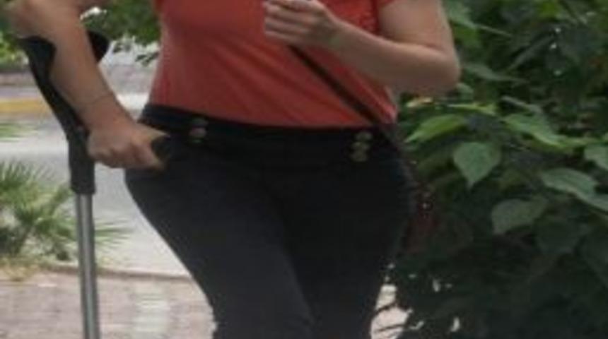 Trenden D&uuml;şen Gen&ccedil; Kız Olay Anını Anlattı