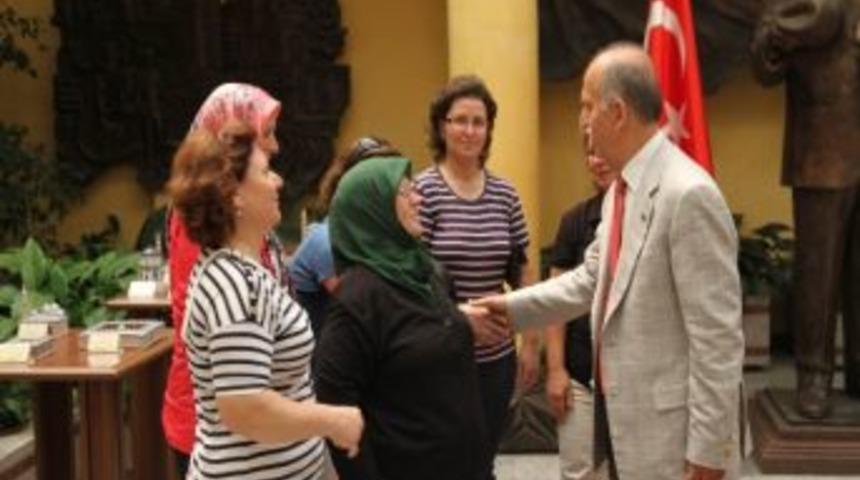 Vali Harput&rsquo;tan Kadınlara Hamur Yoğurma Makinesi