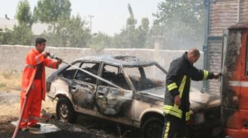 Karaman&rsquo;da Kullanılmayan Otomobil İle Minib&uuml;s Yandı