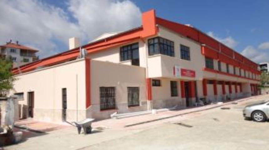 Acıpayam&rsquo;da &Acirc;tıl Durumdaki Spor Salonu Onarıldı