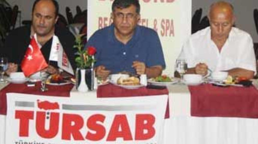 T&Uuml;RSAB iftarı turizmcileri bir araya getirdi