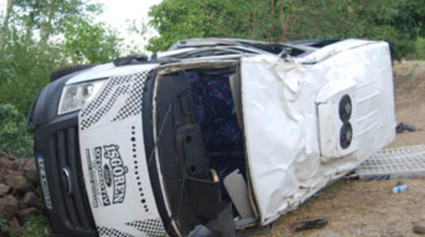 Bingöl'de minibüs devrildi: 4 ölü, 6 yaralı