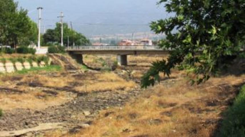 Sıcaklar Bastırdı, K&uuml;&ccedil;&uuml;k Menderes Kurudu