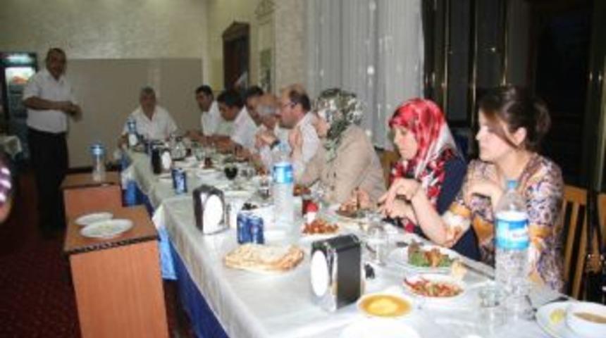 Lys'de Başarıya İmza Atan Ekibe İftar Yemeği