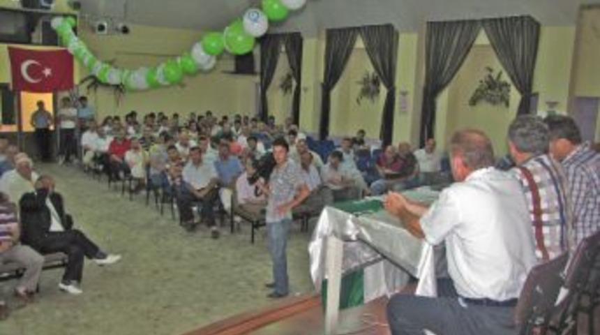 &Uuml;nyespor Kongreye Gitti, Eli Boş D&uuml;nd&uuml;