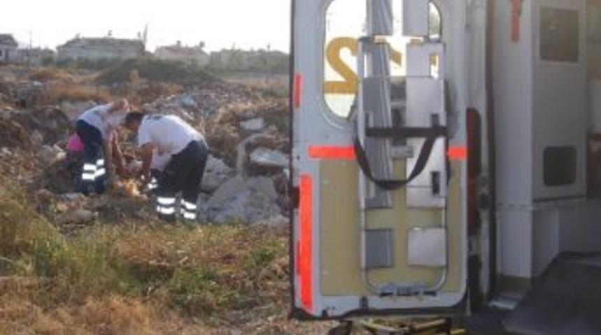 Hastaneye Ayağına &Ccedil;akılmış Demir Blok&rsquo;la Geldi