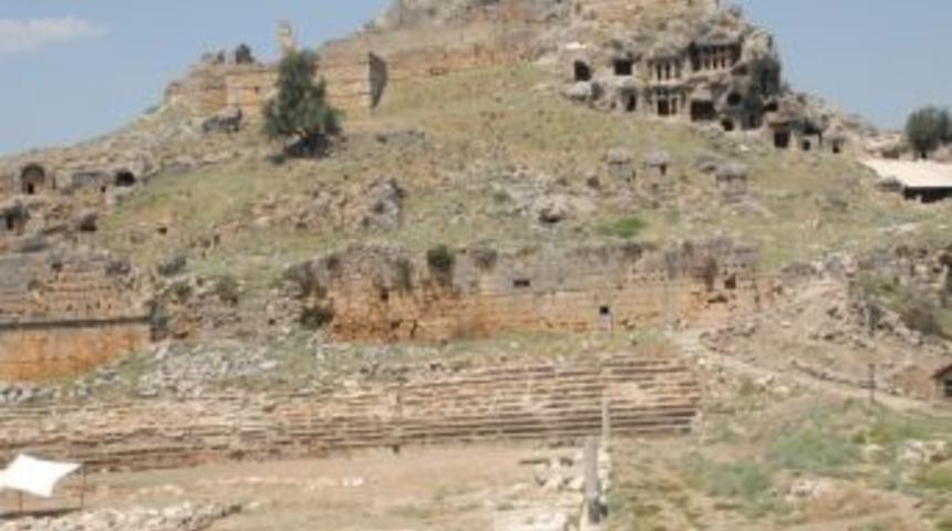 Fethiye&rsquo;deki Tlos Antik Kent Kazılarında İlk Kez Bir Tapınak G&uuml;n Y&uuml;z&uuml;ne &Ccedil;ıkartıldı