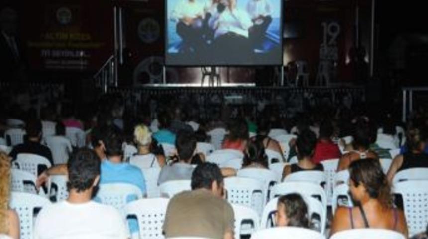 Hem Eğlendiler, Hem Sinema İzlediler