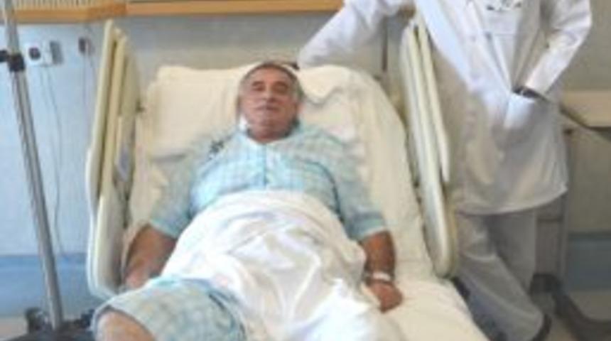 Yaşlı Adamı Kanserden Denizanası Kurtardı