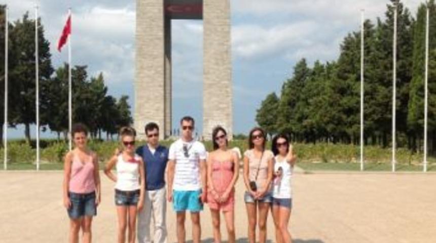 Beyaz Rusyalı &Ouml;ğrenciler &Ccedil;anakkale&rsquo;de T&uuml;rk&ccedil;e &Ouml;ğreniyor