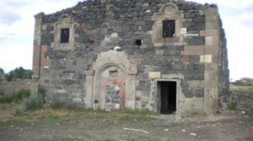 Erzurum&rsquo;da Tarihi Kiliseye Saygısızlık