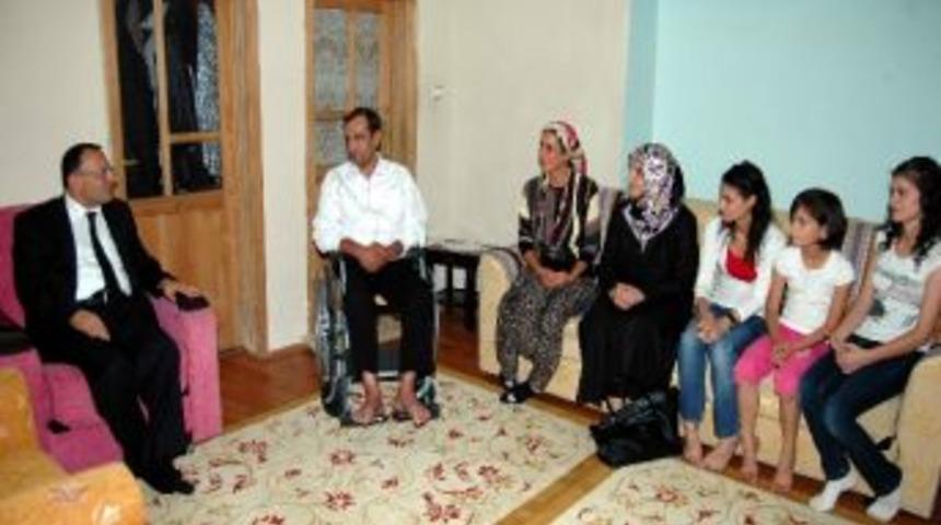 Vali Saran Ve Eşinden Als Hastasına Moral Ziyareti