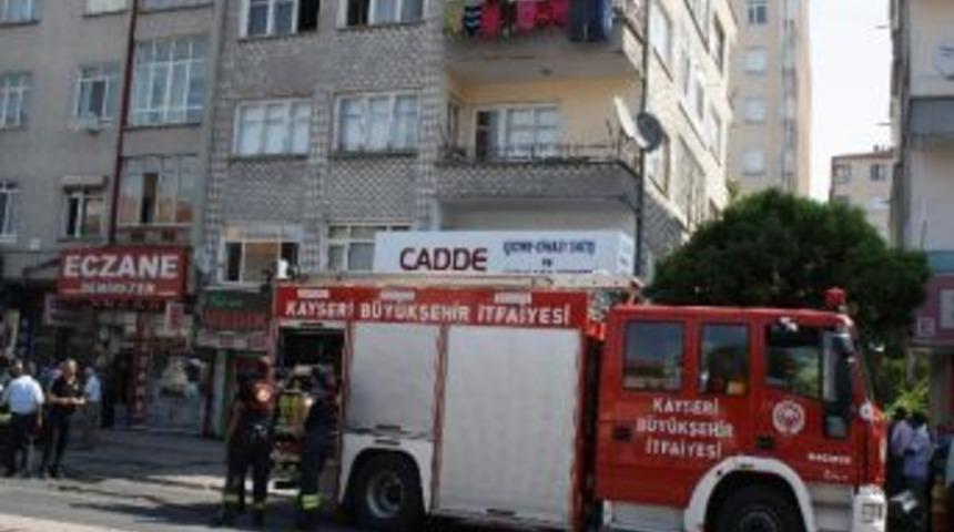 &Ccedil;akmakla Oynayan &Ccedil;ocuk Evi Yaktı