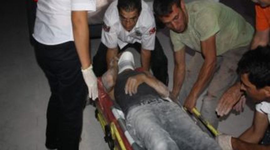 Dağılan İskeleden D&uuml;şen 2 İş&ccedil;i Yaralandı