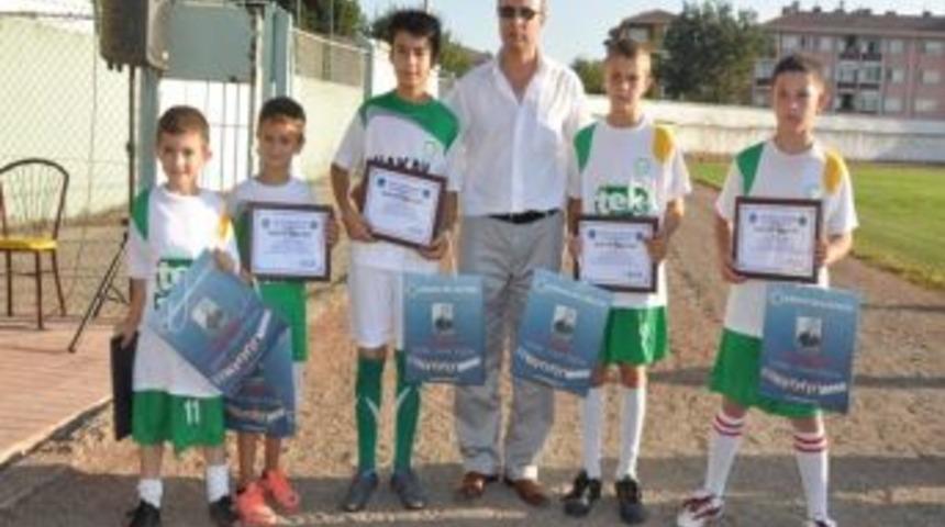 G&ouml;nen'de Yaz Okuluna Katılan Sporcular Sertifikalarını Aldı