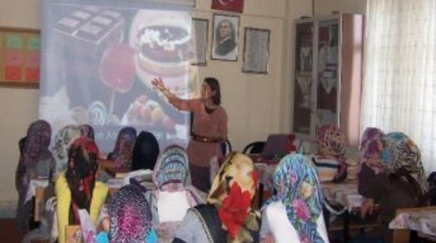 &Ouml;ğrencilere Ergenlik Ve Beslenme Eğitimi