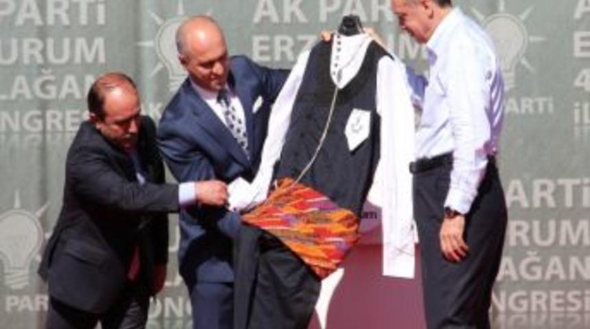 Ak Parti&rsquo;den &lsquo;dadaş Elbisesi&rsquo; A&ccedil;ıklaması