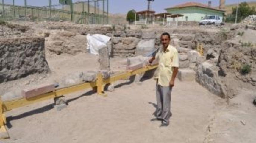 Merakla Başlayan Kazıdan Tarih Fışkırdı