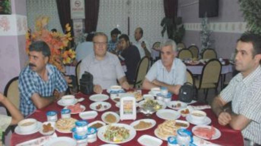 Memur-sen&rsquo;den İftar Yemeği