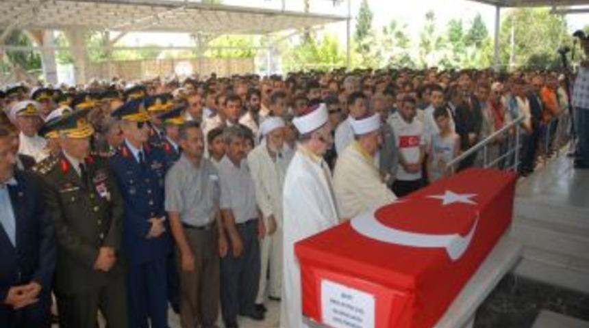 Lice Şehidi İzmir'de K&uuml;rt&ccedil;e Ağırlarla Son Yolculuğuna Uğurlandı