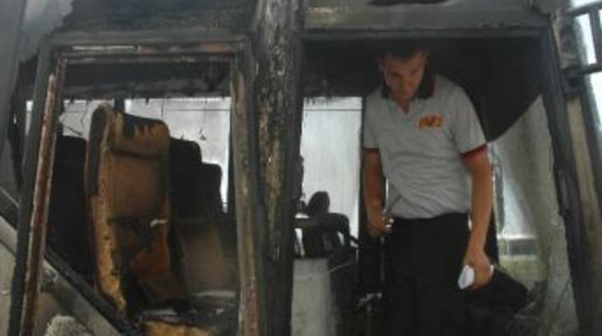Rize'de Halk Otob&uuml;s&uuml; Yangını Korkulu Dakikalar Yaşattı