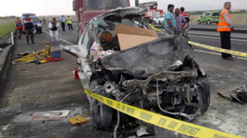 Astsubay ve eşi yanarak &ouml;ld&uuml;!