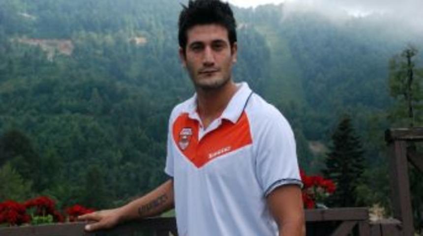 Adanaspor, Kaleci Z&uuml;lk&uuml;f &Ouml;zer'in S&ouml;zleşmesini Uzattı