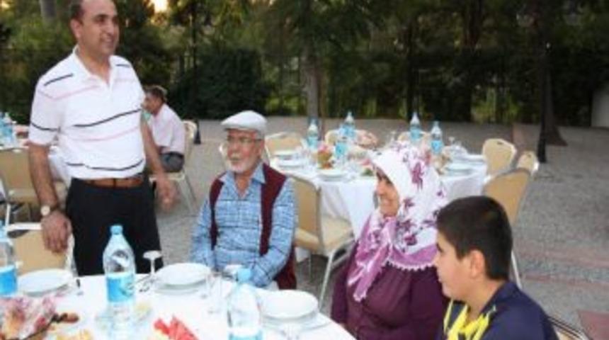 Gazi Ve Şehit Aileleri İftarda Buluştu