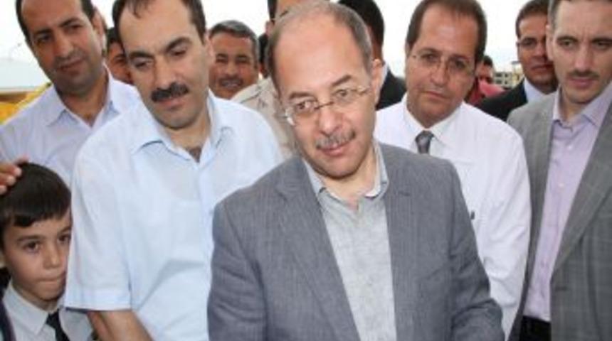 Bakan Akdağ, Van'ın Il&ccedil;elerinde Incelemelerde Bulundu