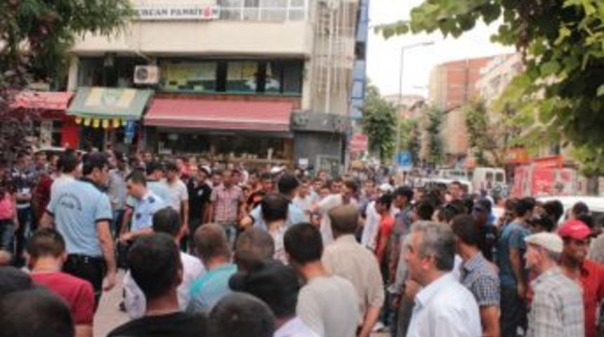 Askerler, &Ccedil;arşı İzninde Kavga Etti: 2 Yaralı