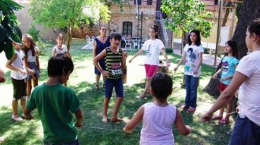 Yaz Tatilini Sanat Okulunda Ge&ccedil;iriyorlar